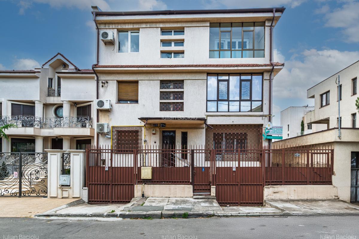 Vilă tip bloc 12 camere, 2 garaje 2 boxe  zona Tomis 1  Flămânda - 4