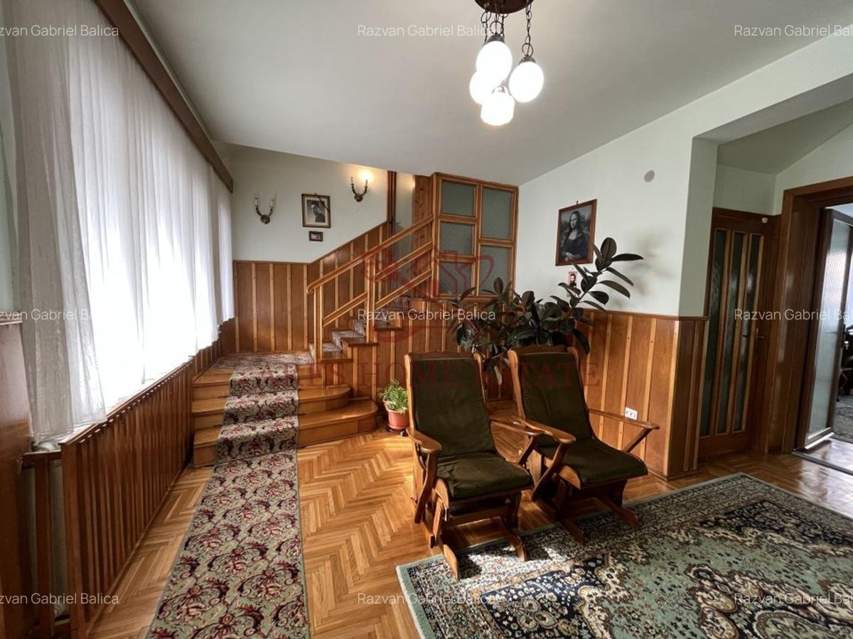 Vilă spațioasă 6 camere în centrul Lugoj – teren 471 mp, garaj - 15