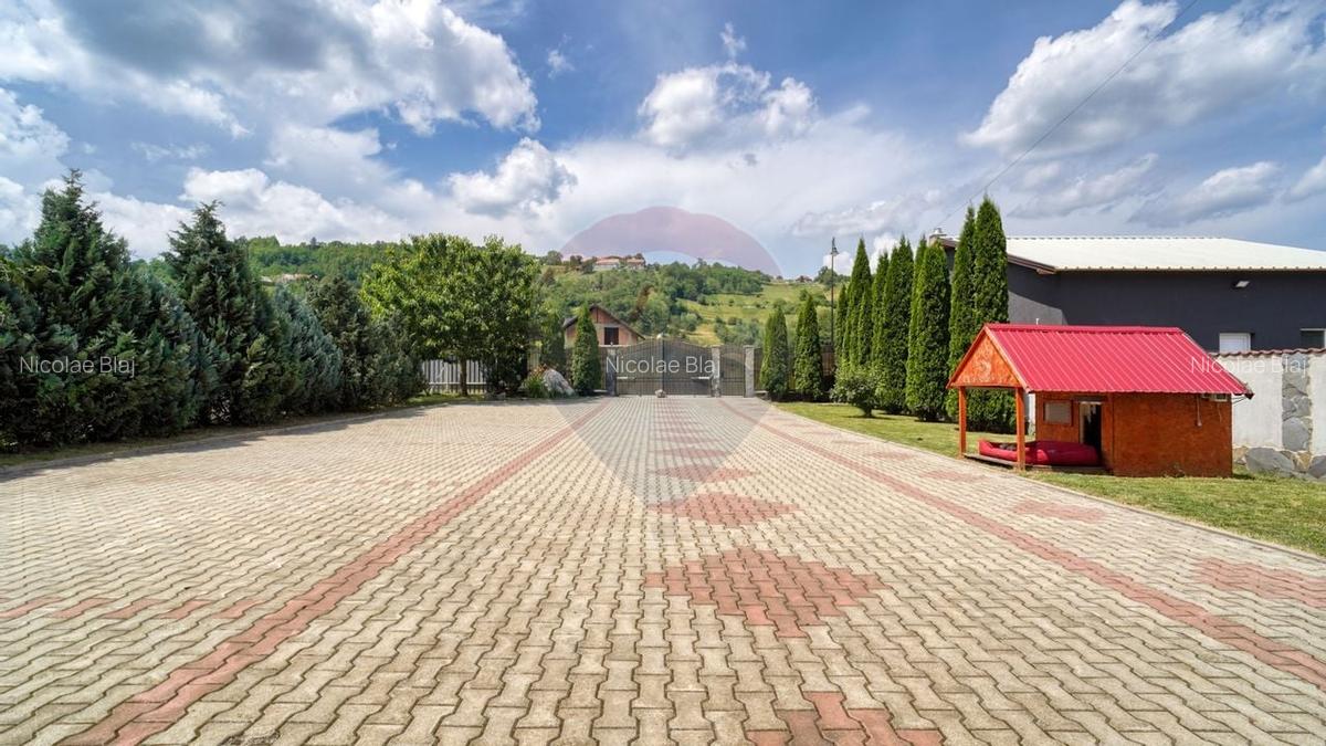 Vila cu potential in Zarnesti - 10 camere, curte mare - 11
