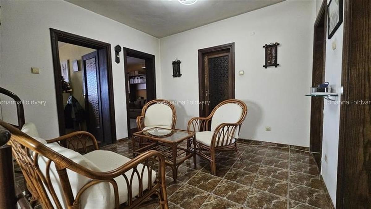 Casă cu 8 camere în Central - 8