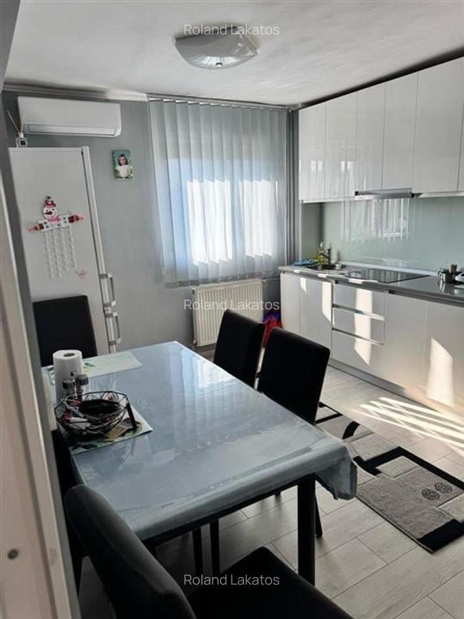 Apartament cu 3 camere decomandat în Rogerius - 4