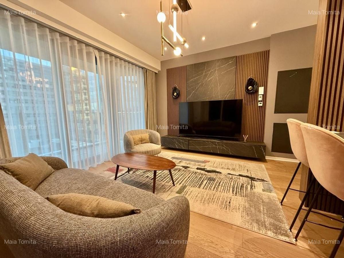 One Eliade / disponibilitate imediată - 3