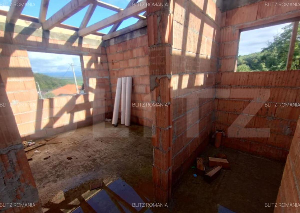 Casa la rosu 100mp,4 camere,750 mp teren extravilan,zona Dea - 6