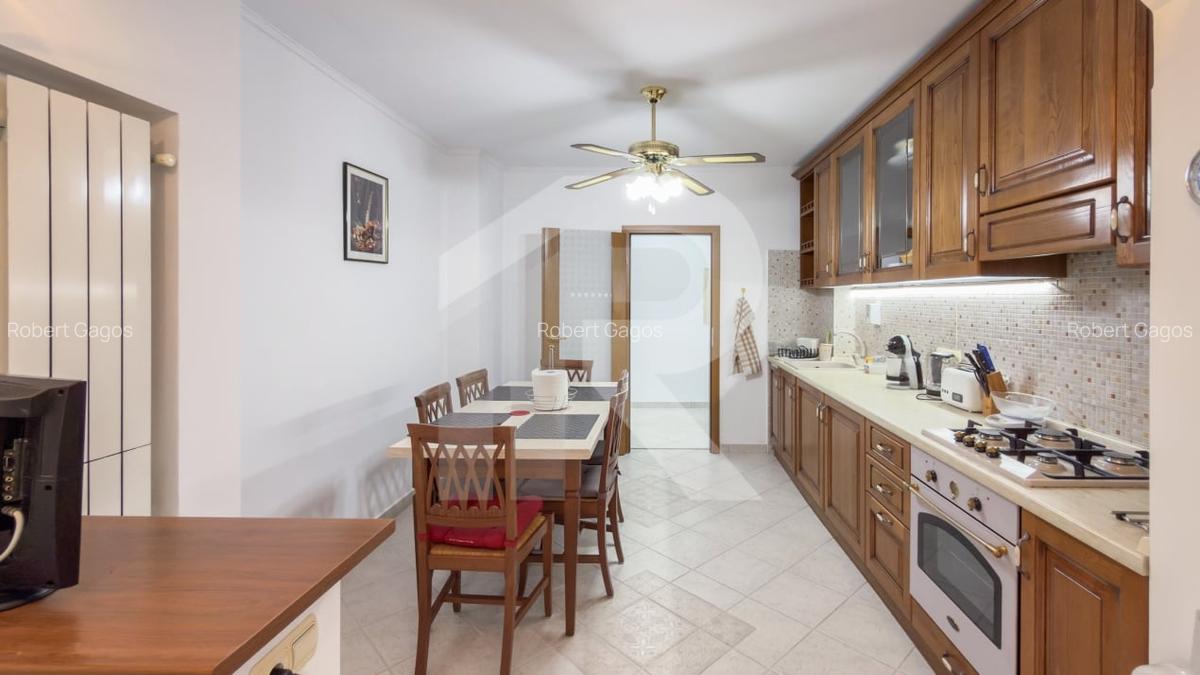 Vanzare apartament 3 camere – Ultracentral, Bloc Scala, Bd. Magheru - 18