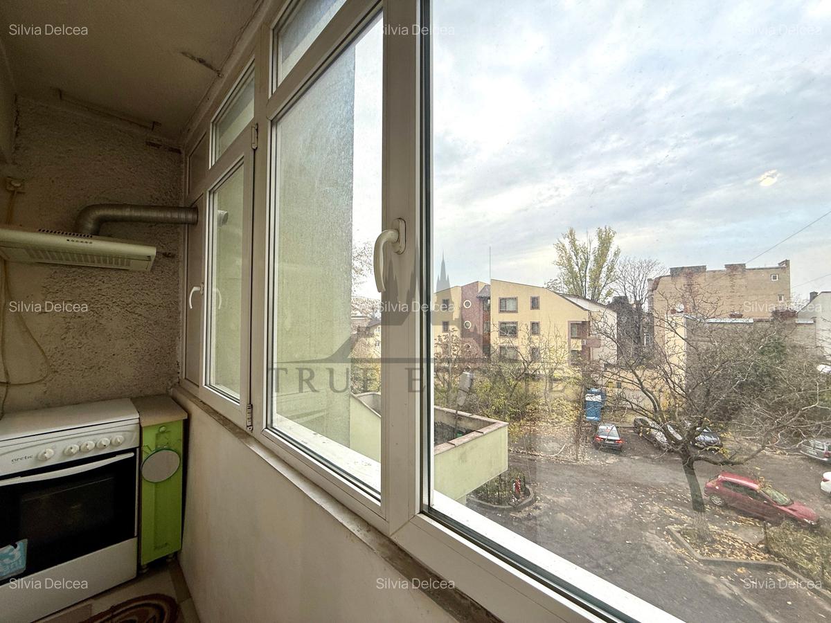 Garsoniera Banu Manta cu vedere pe spate - 9