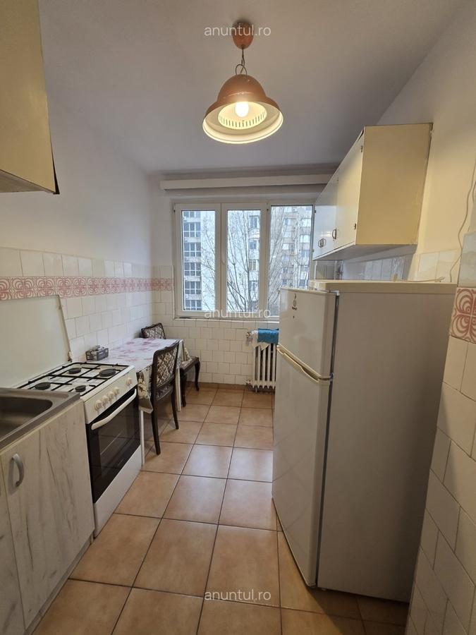 Titan, 10 minute metrou, chiar la intrarea in parcul IOR, pe Lotrioara - 5