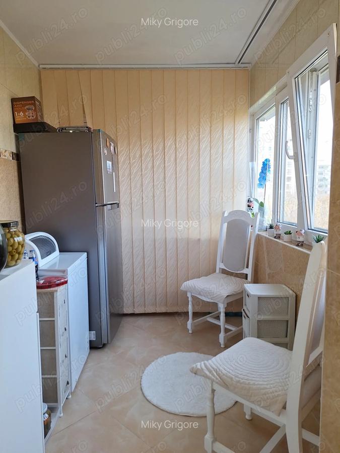 Apartament cu 3 camere de vanzare - 2
