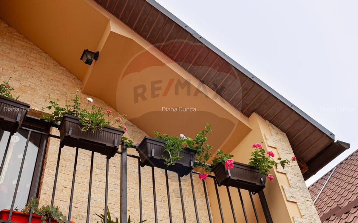 Casa primitoare de vanzare in localitatea Lipova - 8