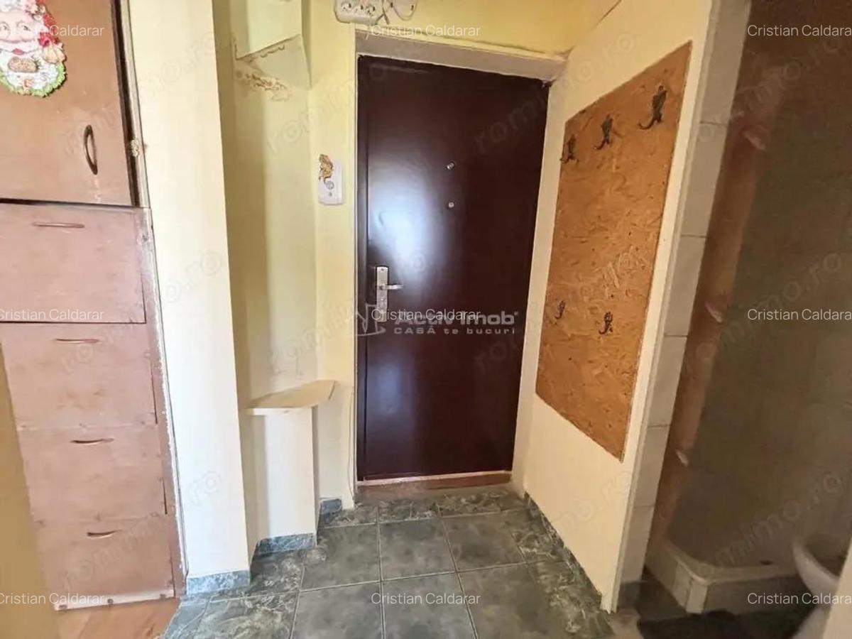 Garsoniera decomandata de vanzare Rogerius - str. Aluminei - etaj 9 - 2 lifturi - 5