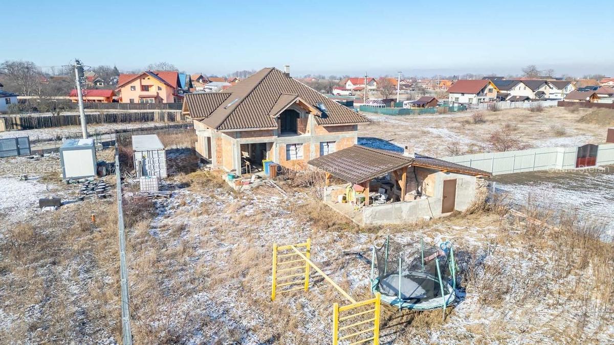 Casă cu Garaj - Personalizează-ți Spațiul După Bunul Tău Plac! - 2
