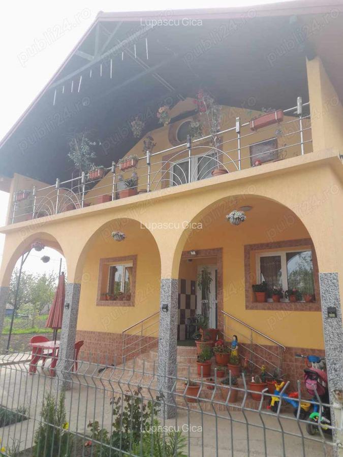 Casa cu mansarda in centru Loc Belcesti jude?ul Ia?i - 1