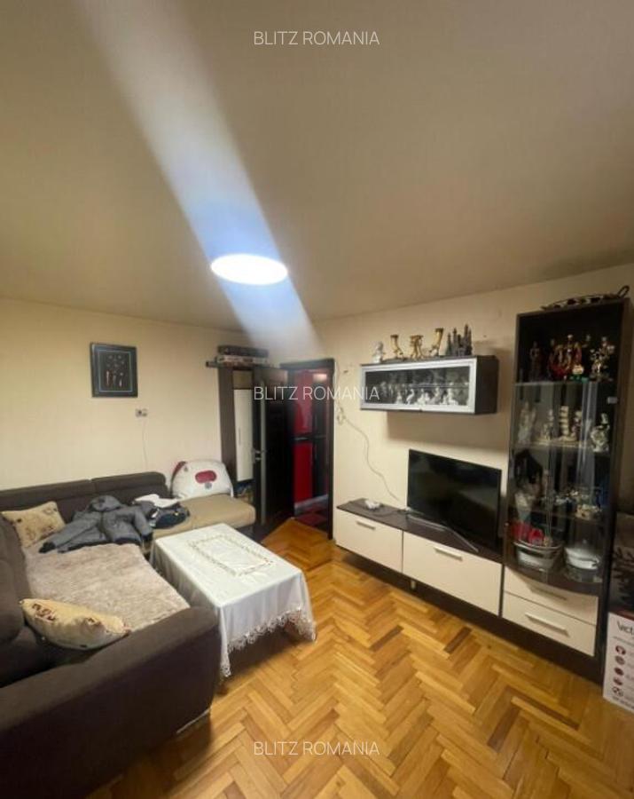 Apartament cu 3 camere, foarte spa?ios ?i bine compartimen - 3