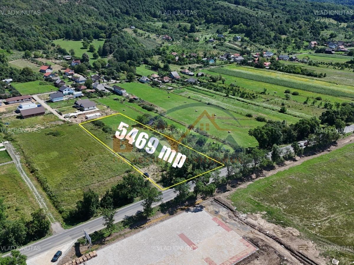 Teren intravilan - 5.469 mp, cu deschidere 44.4 m la DN1C - Cicârlău, Maramu - 4