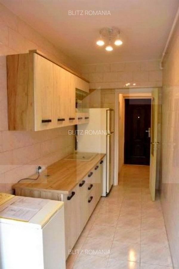 Apartament de vanzare, cu 3 camere, 52 mp, zona Pajura - 1
