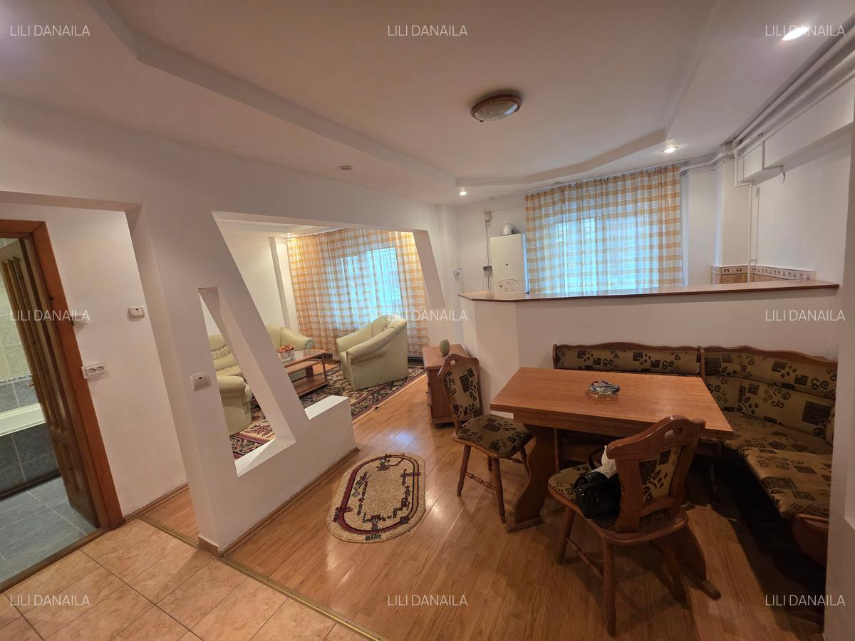 Vand apartament 2 camere Bld Decebal - 5