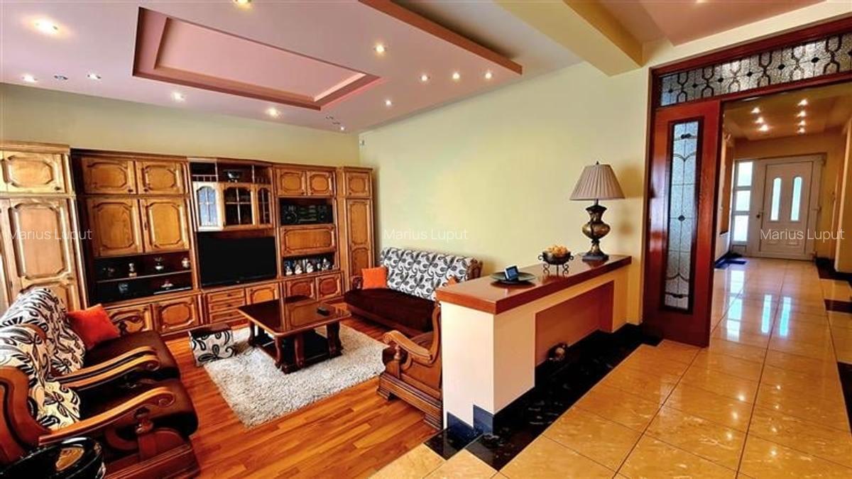 Casă cu 7 camere în Central - 14