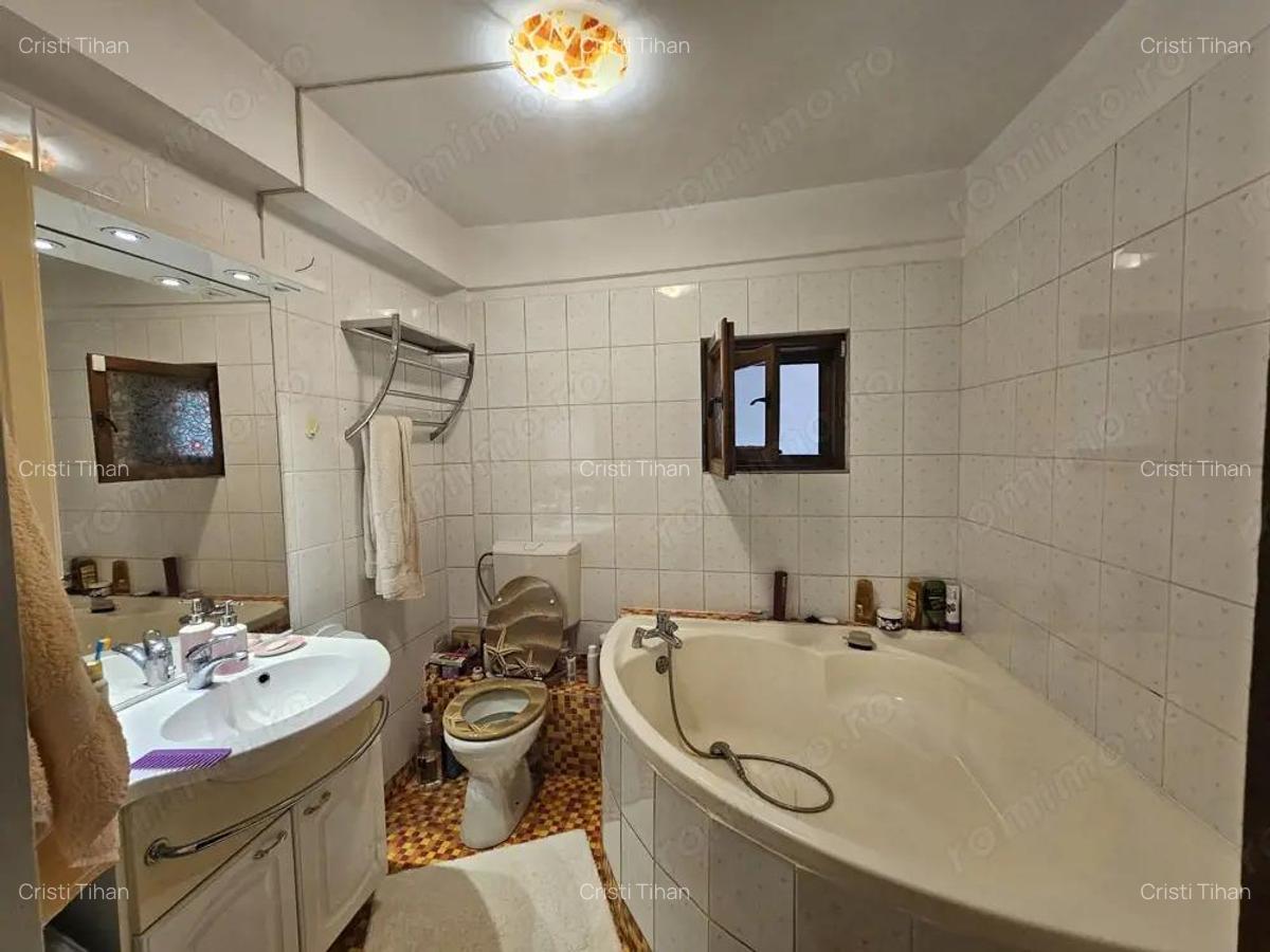 Casa 300mp utili- teren 550mp Sector 4 - Luica Giurgiului Piata Resita - 19