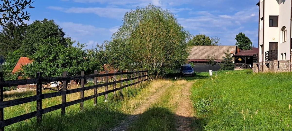 Pensiune - Moeciu de Jos - sat Simon - D+P+ 2 etaje+ M - 4