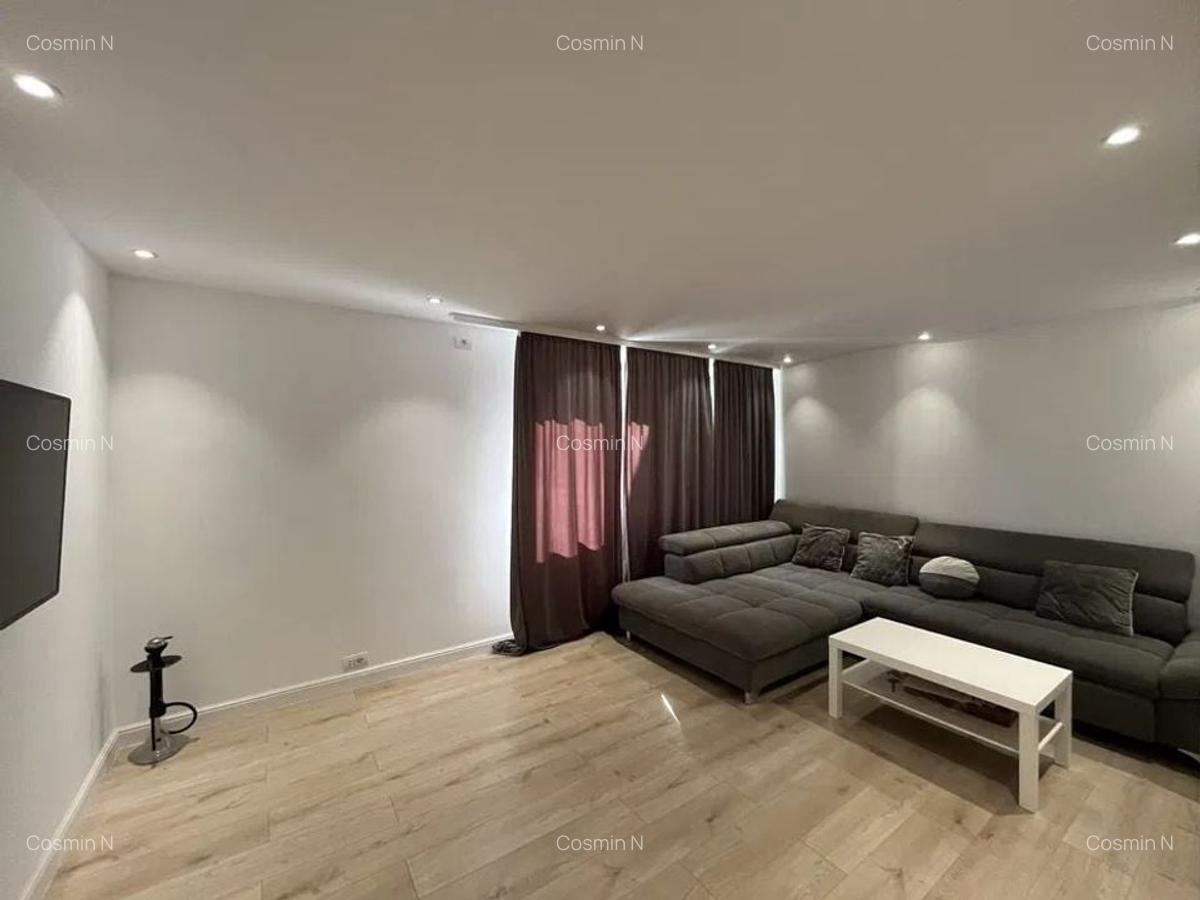 Metrou 1 Decembrie Decomandat 3 Camere - 1