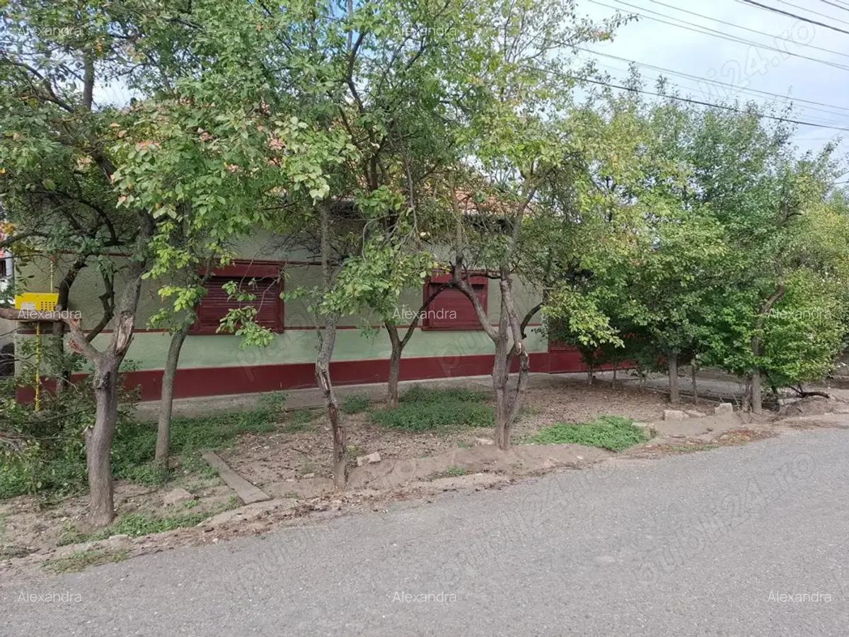 Vand casa in Varias - 2