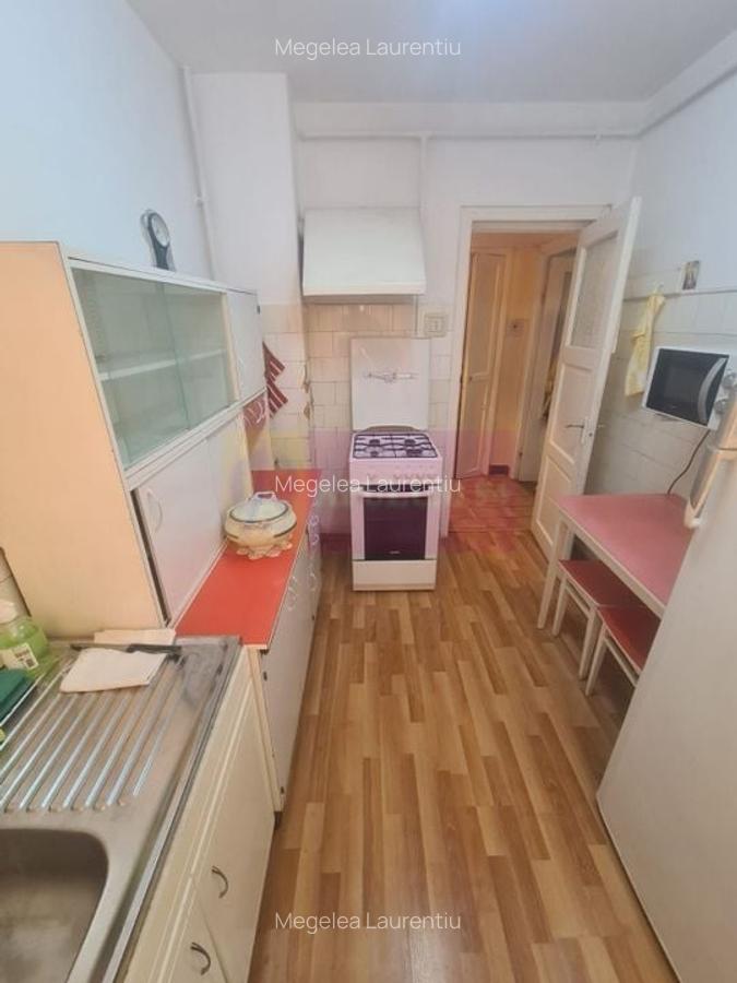 Apartament cu 3 camere de vanzare in Campina - Zona Scoala Centrala - 9
