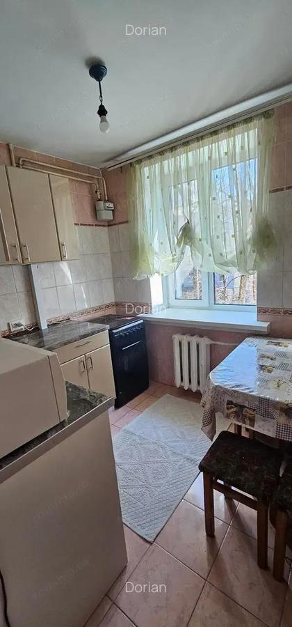Ofer spre vanzare apartament cu 3 camere in zona Nicolae - 1