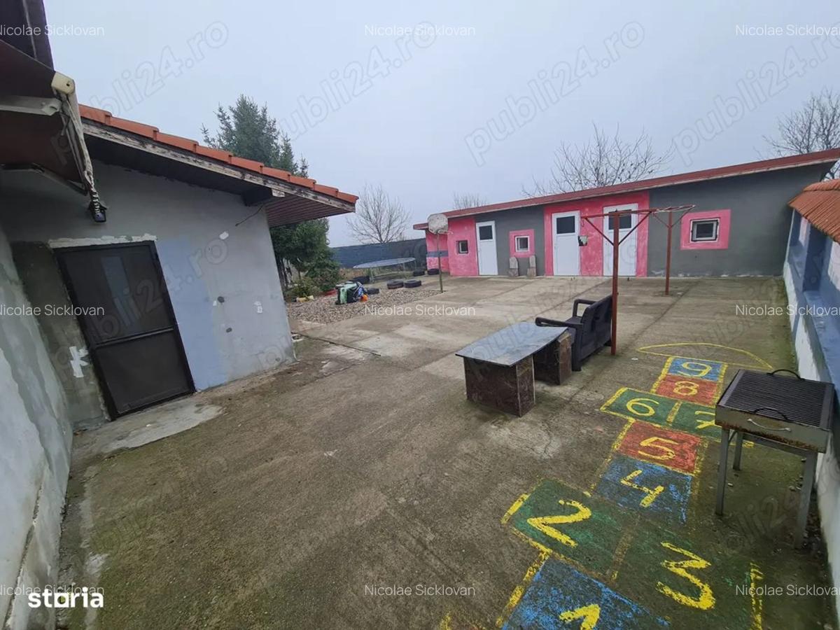 Casa cu teren mare. Casa se poate locui. Apa curenta, centrala termica curte mare plus livada. - 4