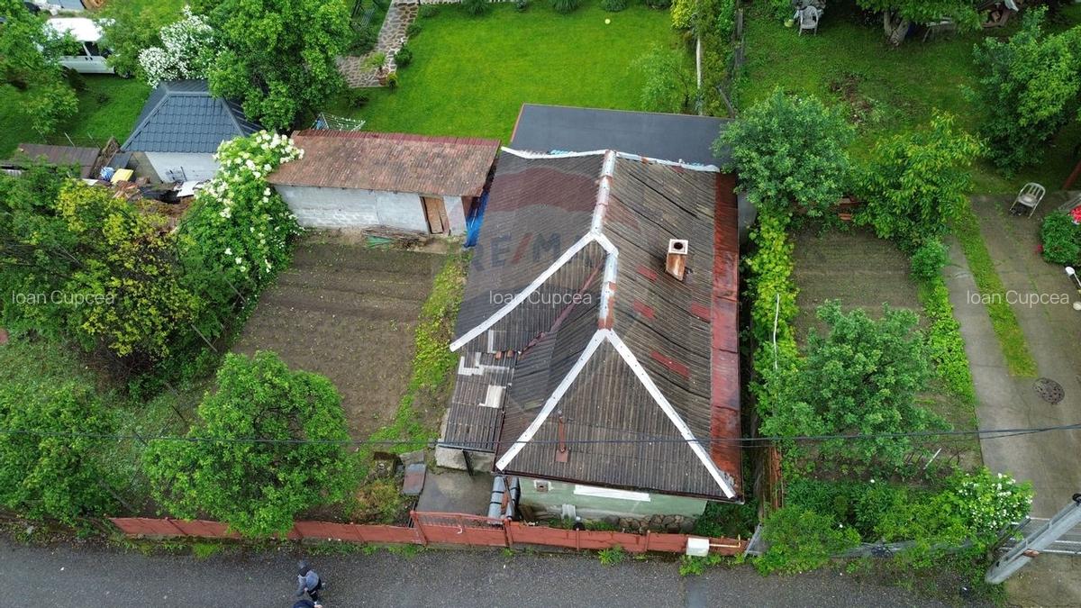 Casa cu 2 camere si 2 ari de teren de vanzare in zona centrala - 6