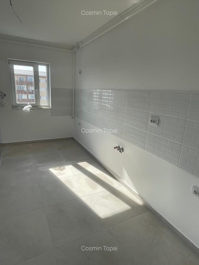Apartament cu 2 camere decomandat în Apărătorii Patriei - 3