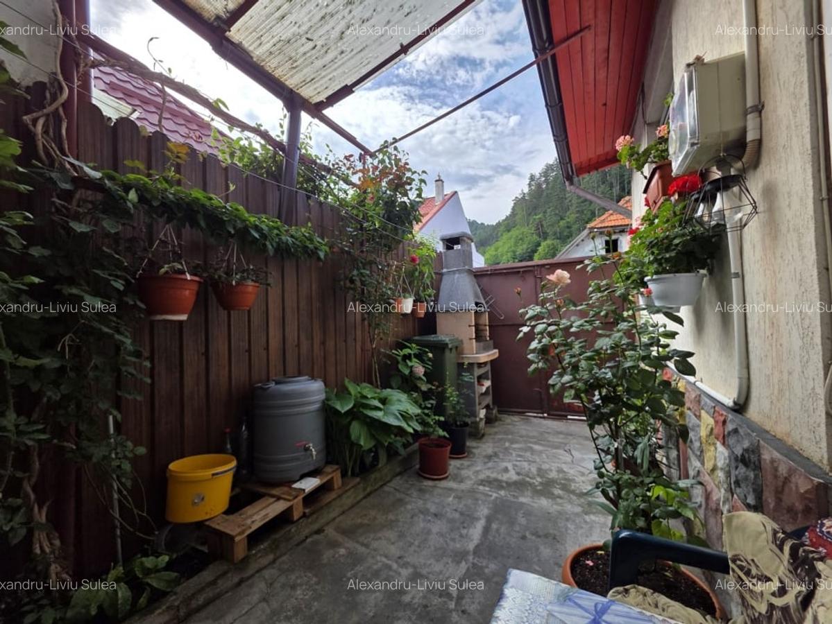 Casa cu trei camere, curte proprie, Podul Cretului, Schei - 11