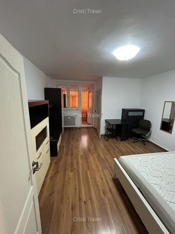 Garsoniera Auchan Vitan, stradal, mobilata si utilata modern, curata, libera - 1