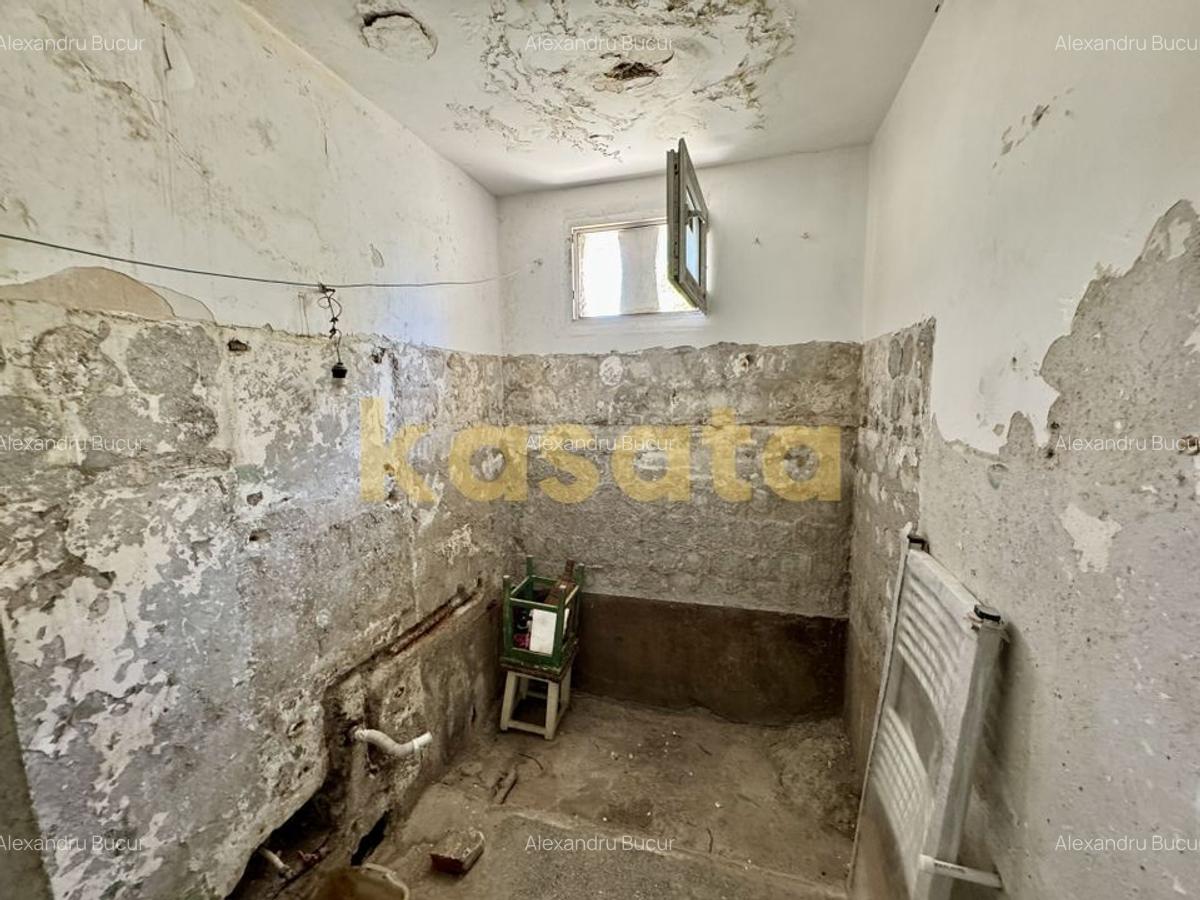Pentru renovat - vanzare 2 camere la 200 de metri de statia de metrou - 7