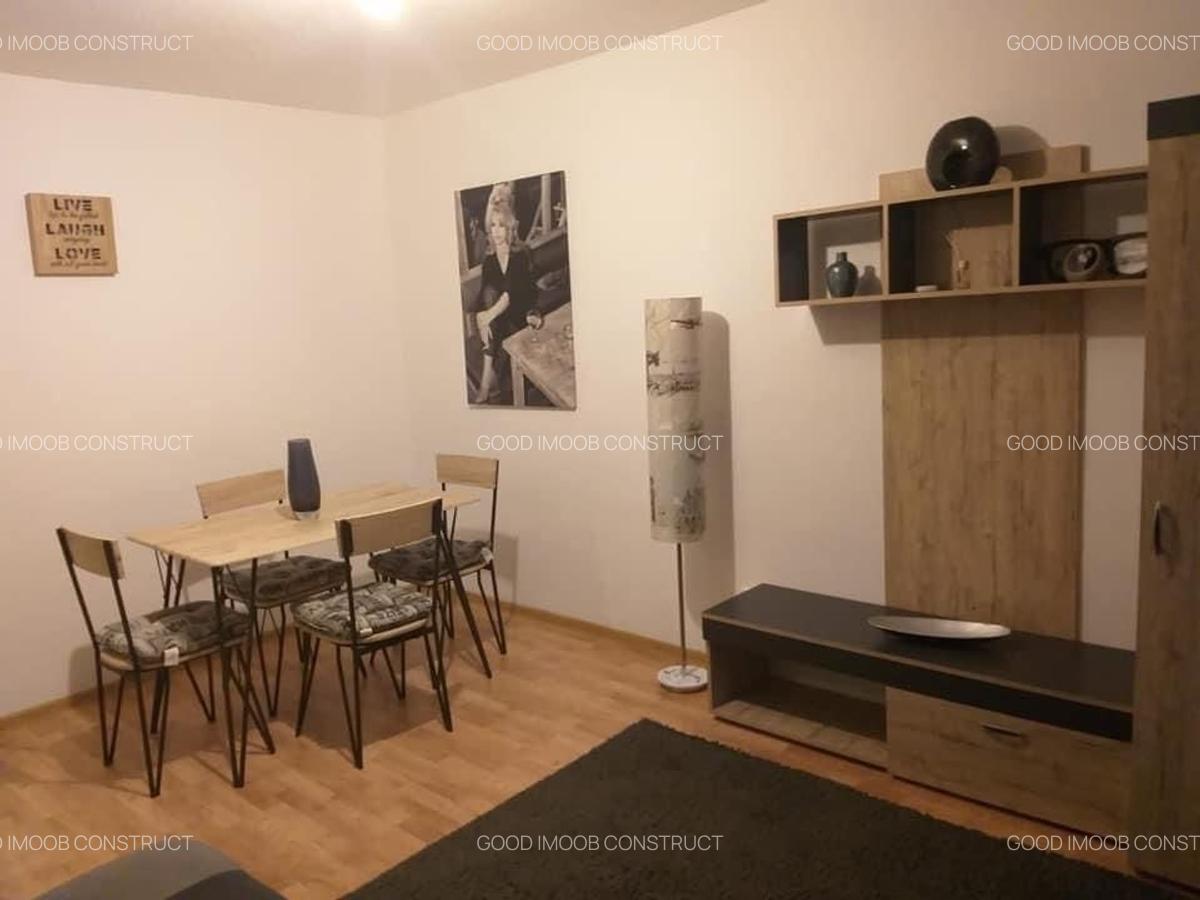 Spațiu comercial, 48 mp în P-ța Victoriei - 7