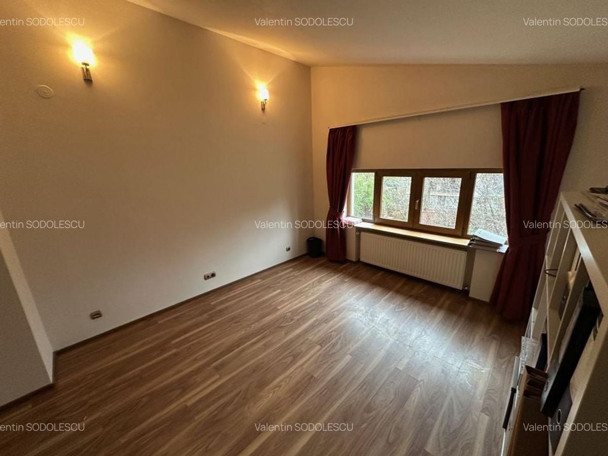 Casă / Vilă cu 6 camere în zona  Calea Aradului - 42