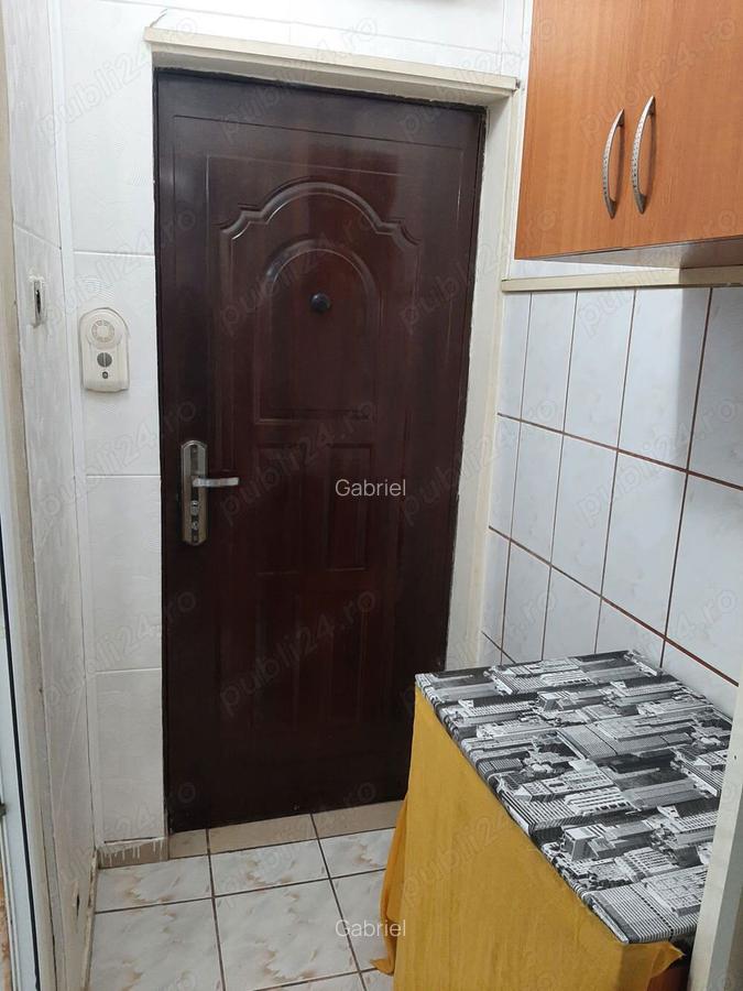 Inchiriez garsoniera - 2