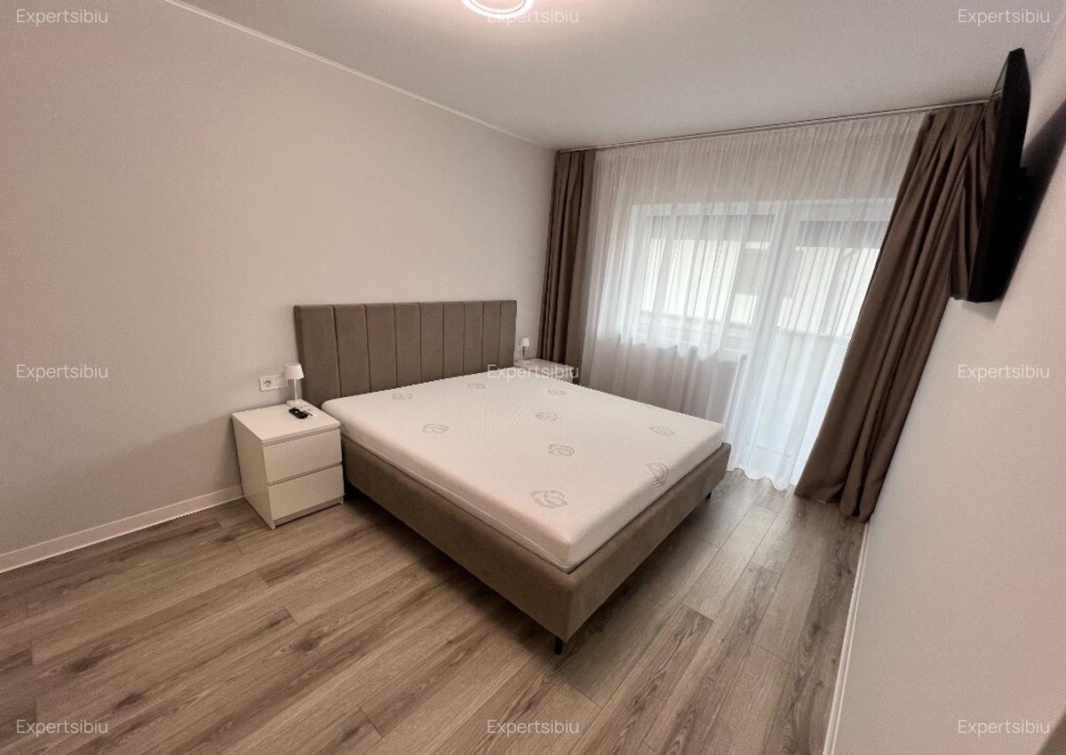 Inchiriere casa 4 camere decomandate ?elimbar, str. Triajului - 10