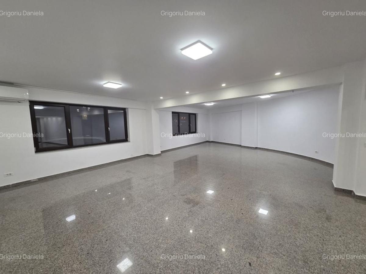 Spatiu comercial, Damaroaia/ Petrom City, terasa 37mp+boxa+2locuri par - 6