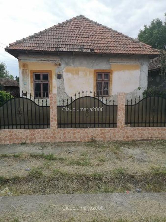 Vând casă în Bistret preț 10.000 € negociabil - 1