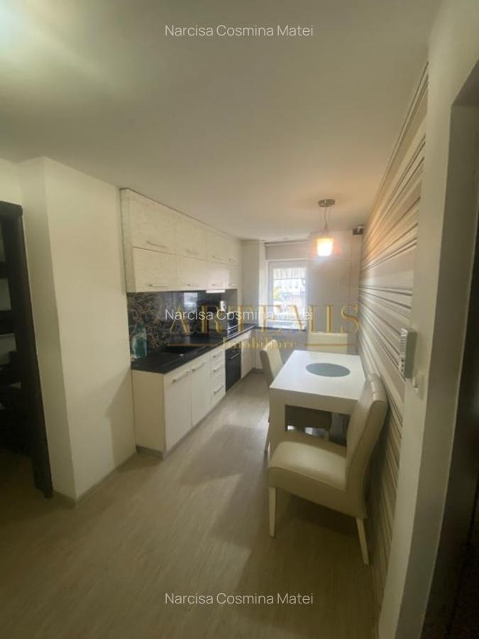 Apartament de 3 camere, decomandat, 54 mp., zona Stefan cel Mare - 1