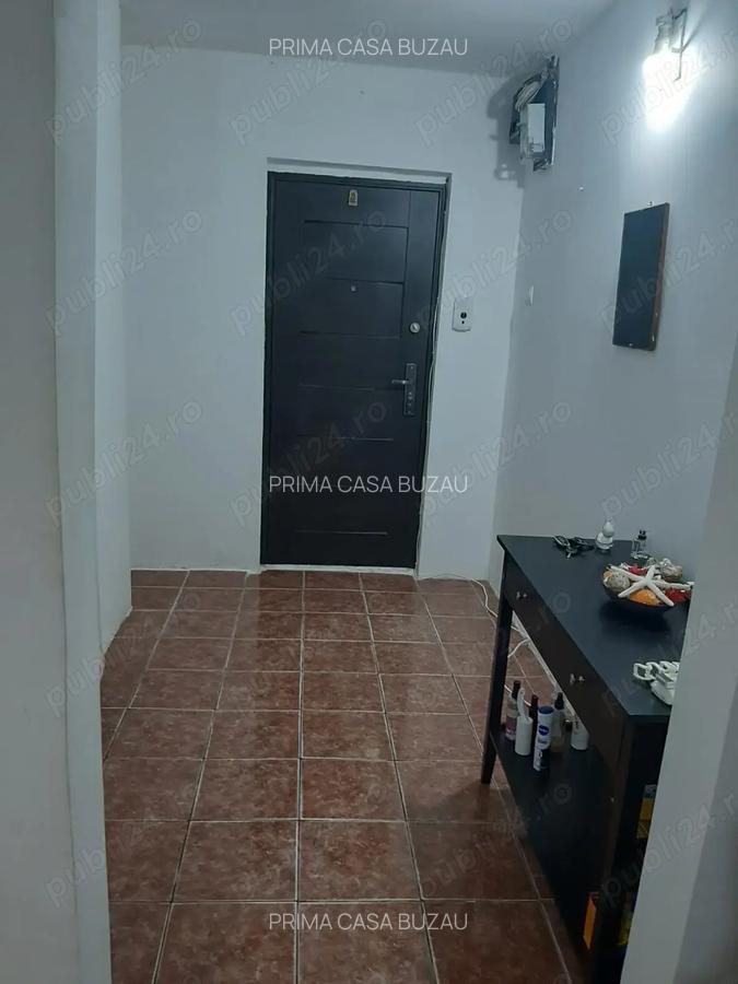 Apartament cu 2 camere zona Unirii Sud etaj 1 din 4 Pret: 82.000 - 5