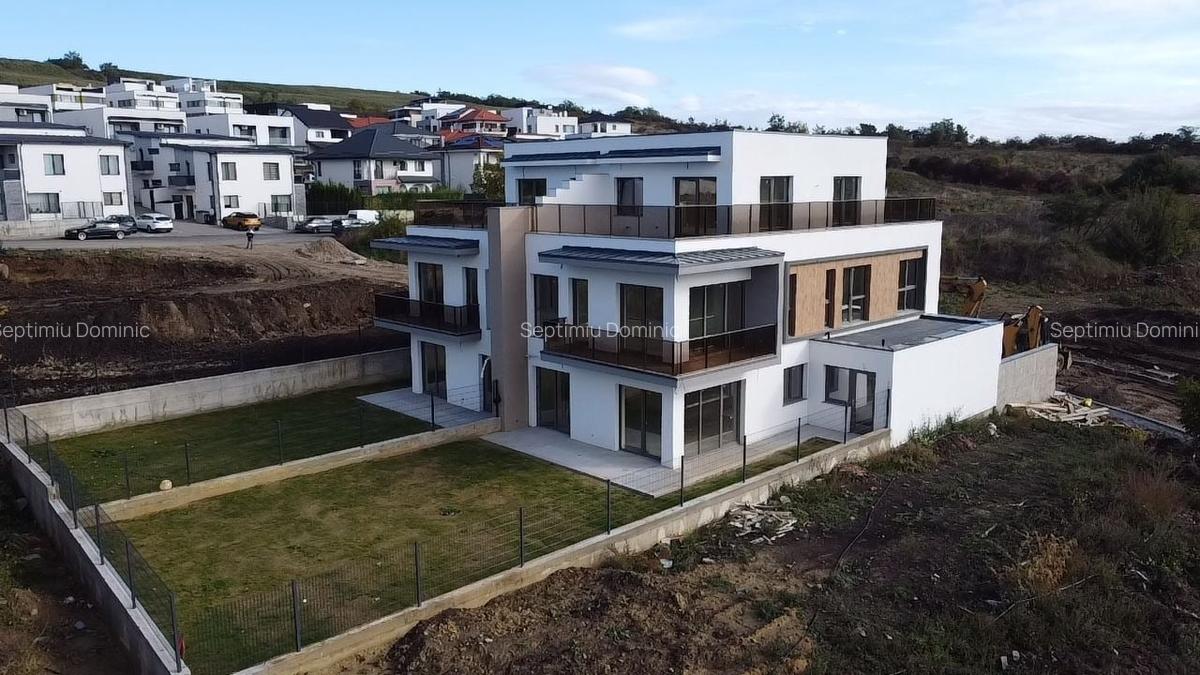 DUPLEX PREMIUM P+E+R CU PANORAMA CART VORONET - 12 DUPLEX PREMIUM P+E+R CU PANORAMA CART VORONET - 12