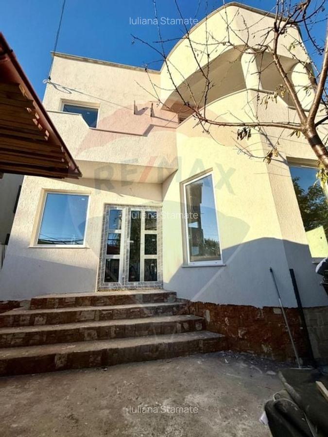 Casa de vanzare in Eforie Nord teren proprietate 300 mp - 1