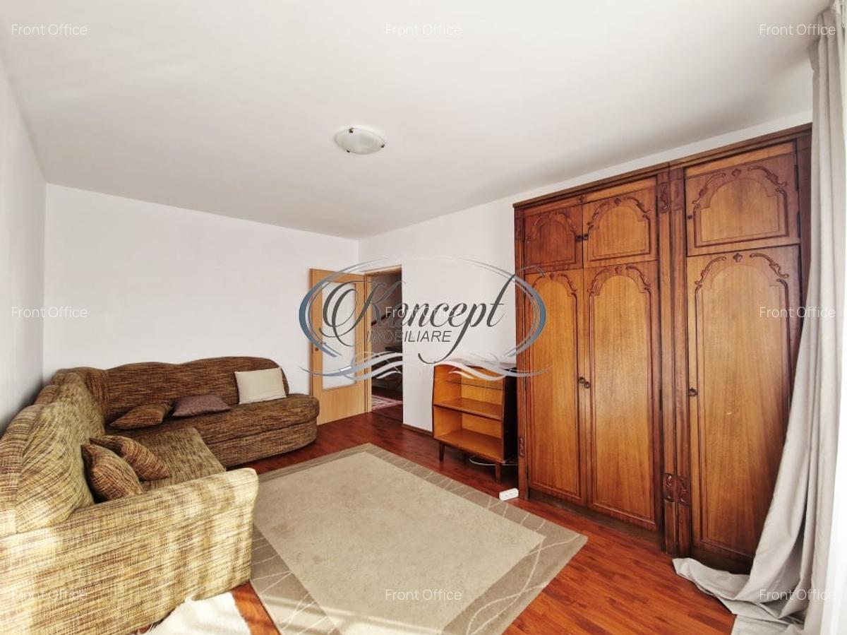 Casa moderna cu mansarda si curte comuna in zona Campului - 5