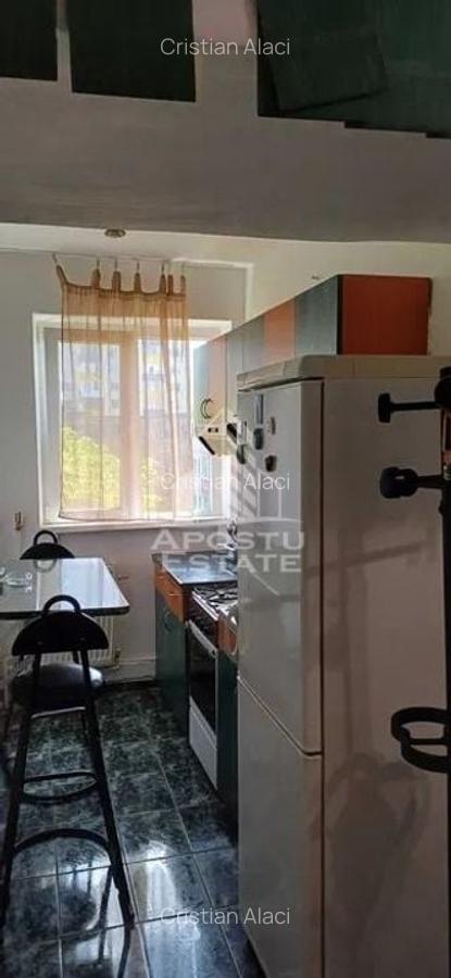 Apartament cu 2 camere, etaj 4 cu acoperis, zona Dacia - 4