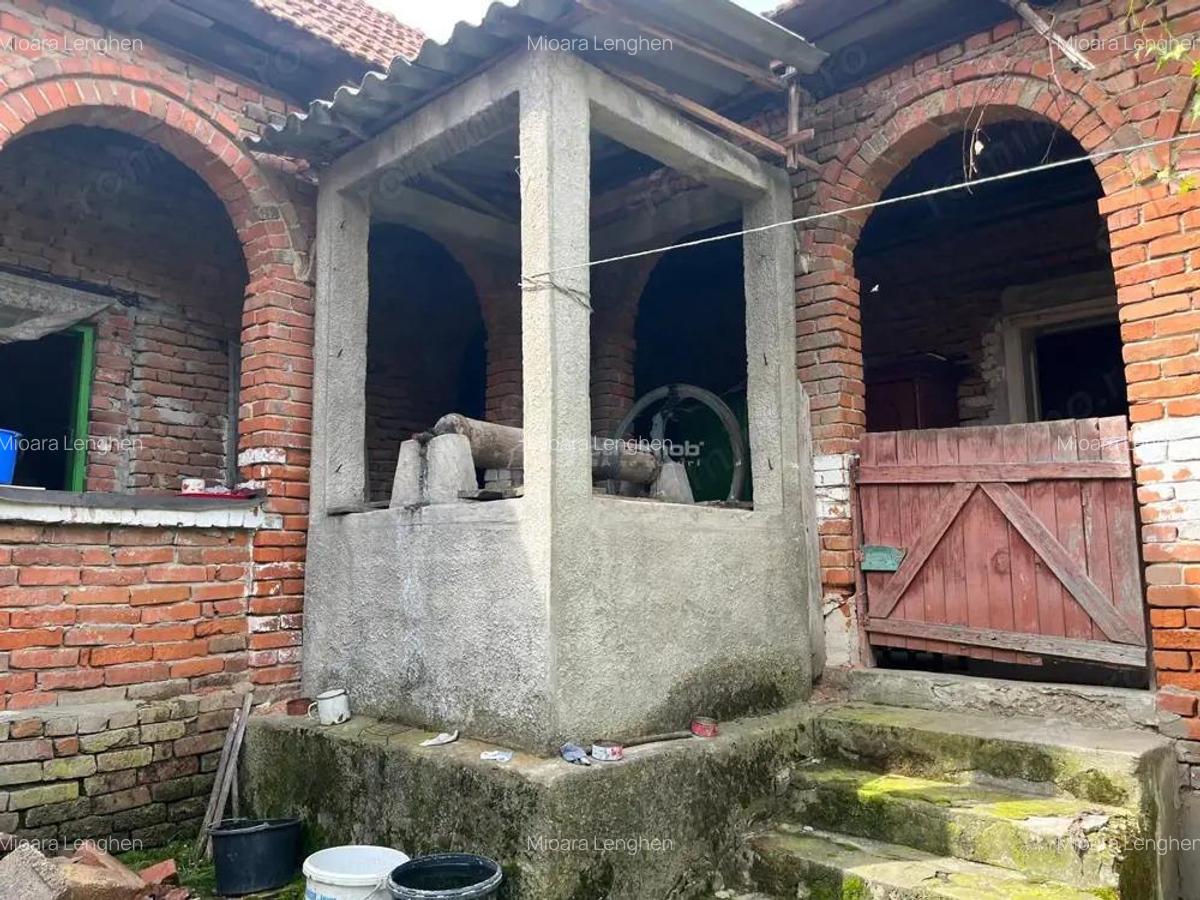 Honorici, Casa Cu Teren, 230 Mp. Suprafata construita, 1.700 Mp. Suprafata teren - 7