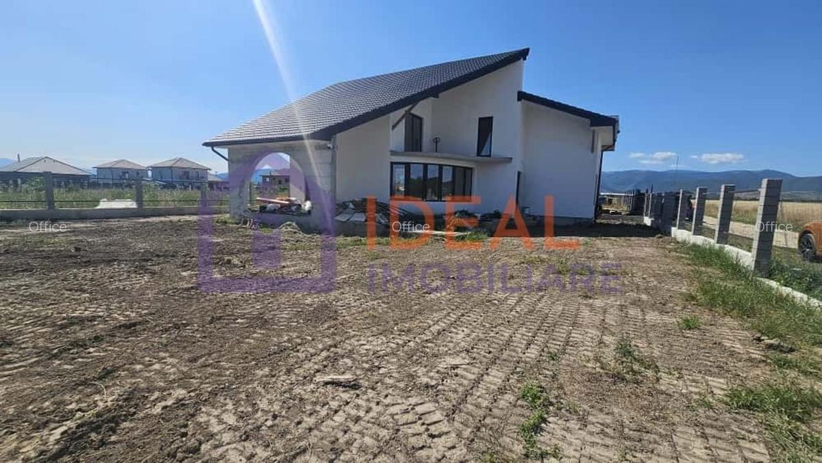 Casa Individuala Moderna cu 5 camere si 668 mpu curte, in Cristian - 1