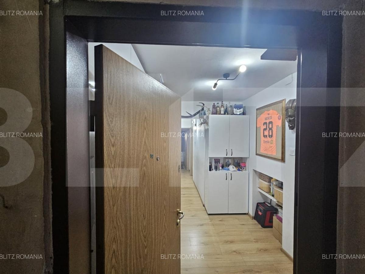 Apartament de vanzare, cu 3 camere, 70 mp, zona Lipovei - 2