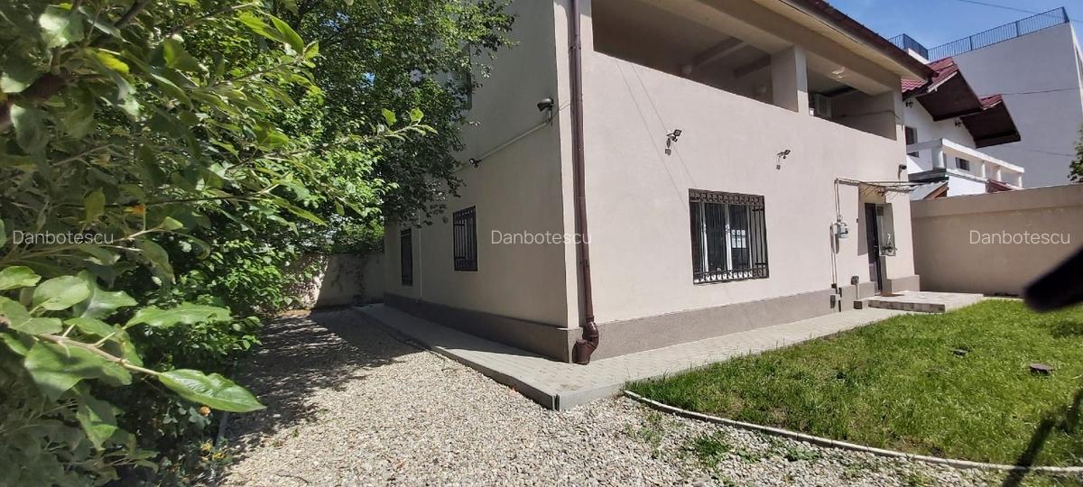 Casa Padurea Baneasa - 3 locuri de parcare , an 1998 - 2