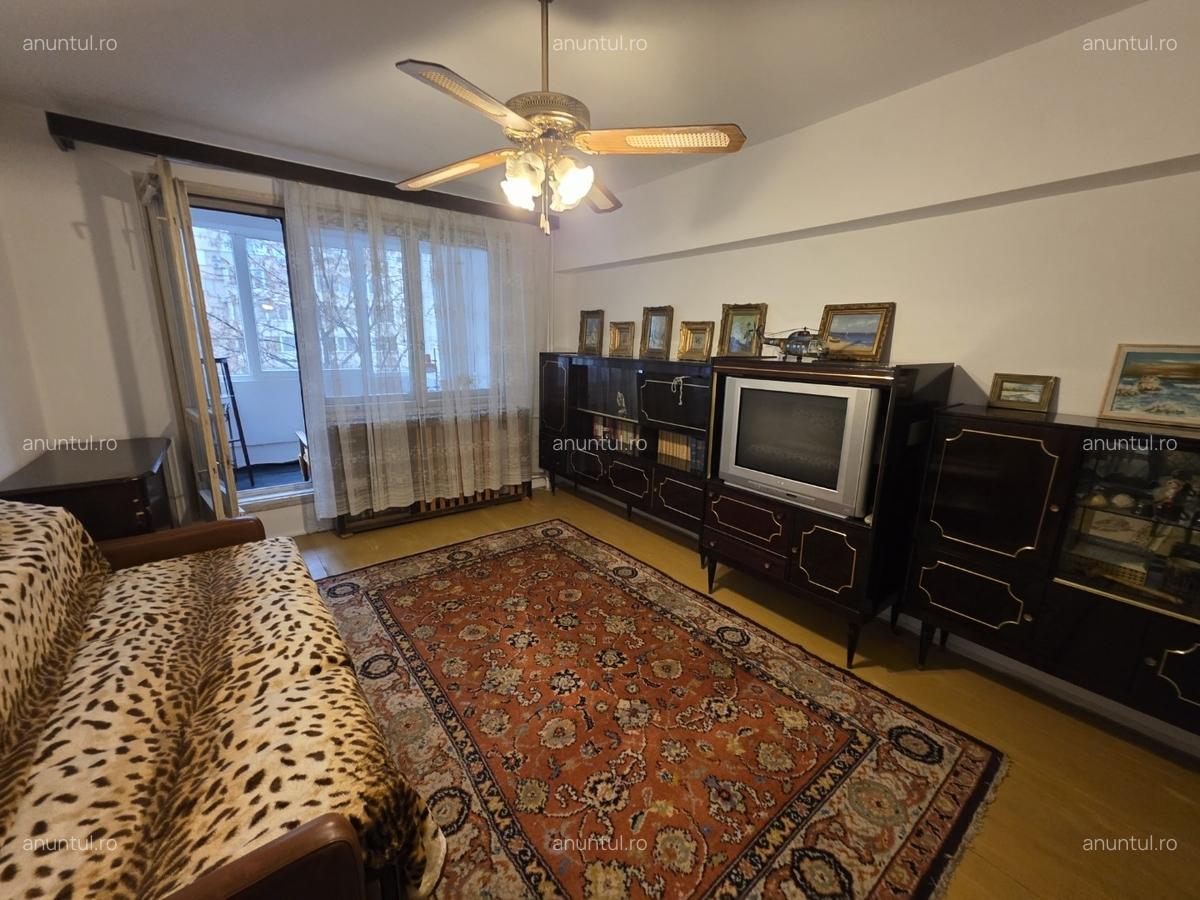 Titan, 10 minute metrou, chiar la intrarea in parcul IOR, pe Lotrioara - 11