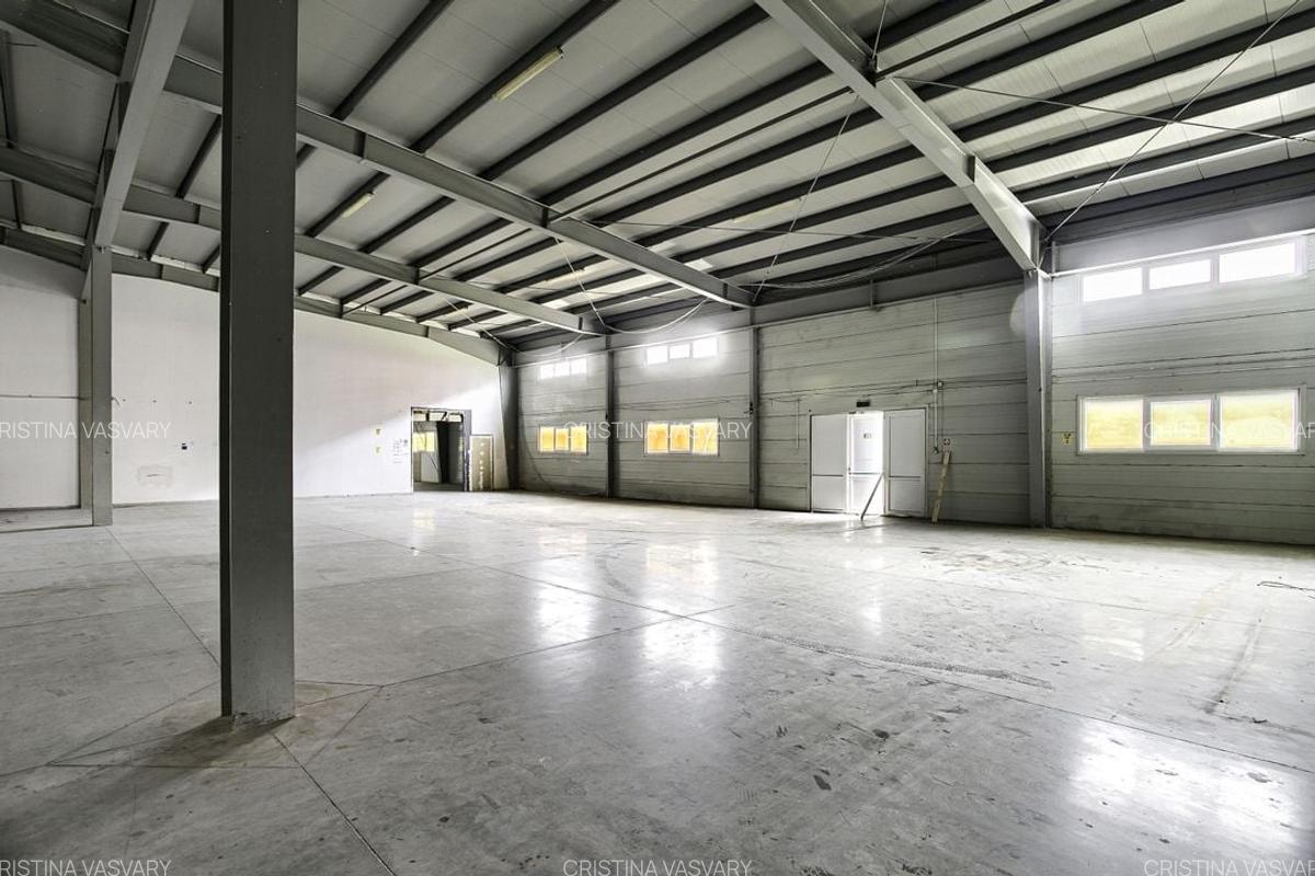 Hala industriala de inchiriat în Arad, 2.744 m², acces TIR și auto - 2